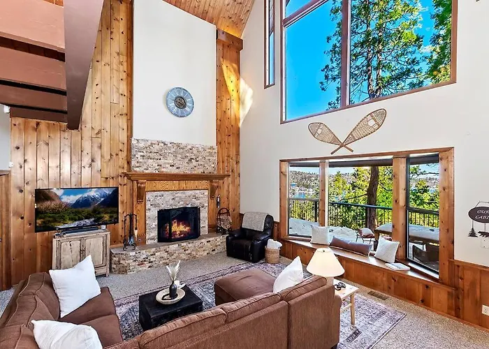 Stunning Lake View Game Room Spa Walk To Village