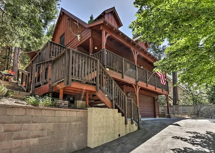 Steps To Lake: Cabin W/ Deck In Lake Arrowhead