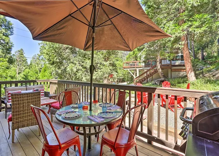 Steps To Lake: Cabin W/ Deck In Lake Arrowhead
